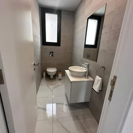 Cozy 3 Bedroom 300m From The Sea Appartement