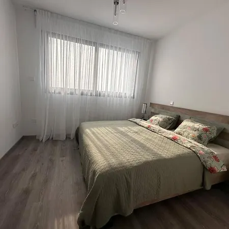 Cozy 3 Bedroom 300m From The Sea
