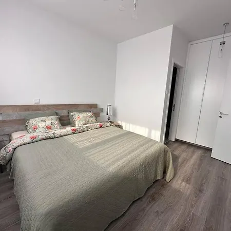 Cozy 3 Bedroom 300m From The Sea * لارنكا