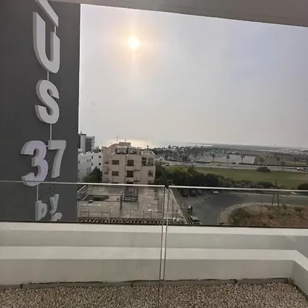 شقة Cozy 3 Bedroom 300m From The Sea لارنكا