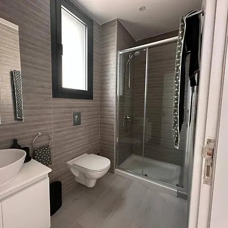 Cozy 3 Bedroom 300m From The Sea *
