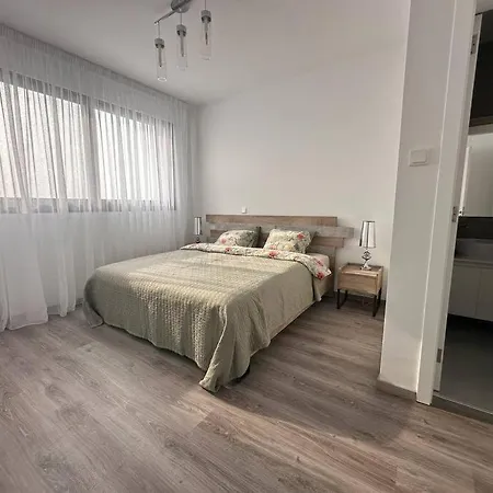 Cozy 3 Bedroom 300m From The Sea لارنكا