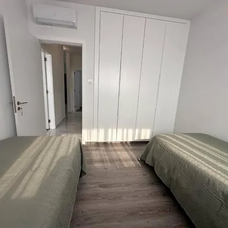 Cozy 3 Bedroom 300m From The Sea لارنكا