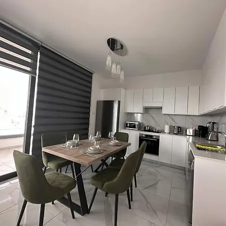 Cozy 3 Bedroom 300m From The Sea * لارنكا