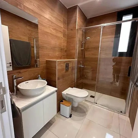 شقة Cozy 3 Bedroom 300m From The Sea