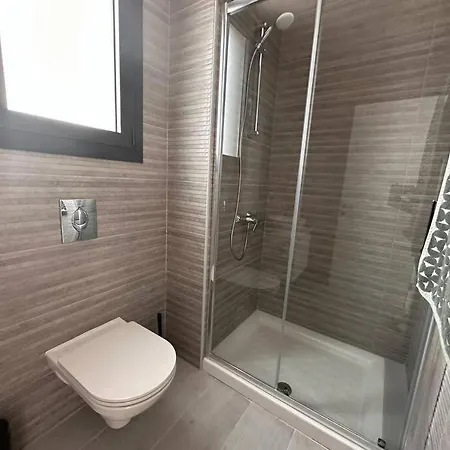 Cozy 3 Bedroom 300m From The Sea شقة *
